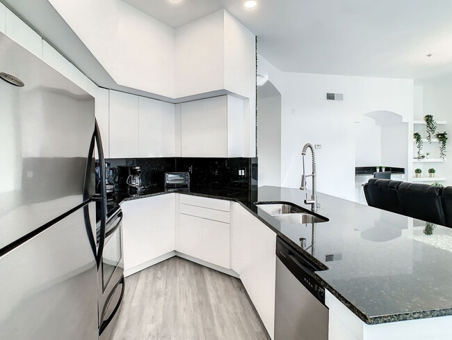 Building Photo - Westpointe Boulevard, Orlando, FL 32835 - 1 BR 1 BA condo