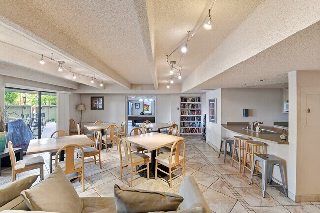 Building Photo - $2,240.95 - 2 Bed, 2 Bath Condo in Denver with Central AC!