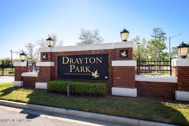 Building Photo - 8432 Thornbush Ct