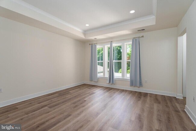 Building Photo - 3 E Hartwick Dr