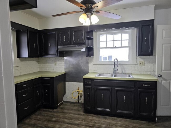 Building Photo - 1028 Clearview St NW