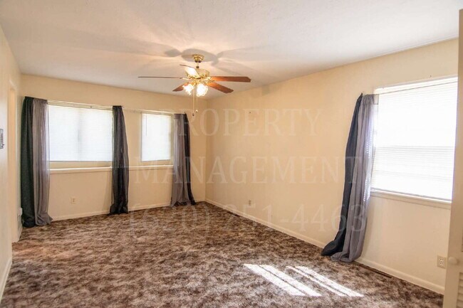 Building Photo - 3 Bedroom 2 Bath