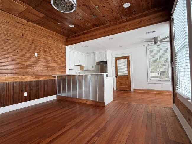 Building Photo - 1014 Avenue M