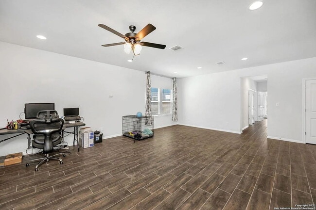 Building Photo - "Charming 3-Bed Oasis in San Marcos with 2 Full Baths – 1424 Sq Ft of Comfort!"