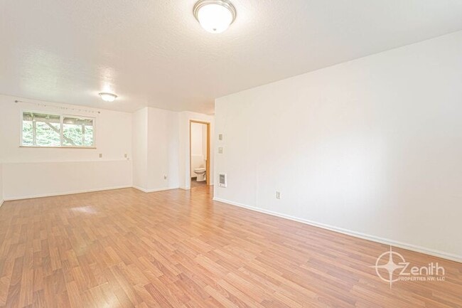 Building Photo - 106 W Beacon Hill Dr