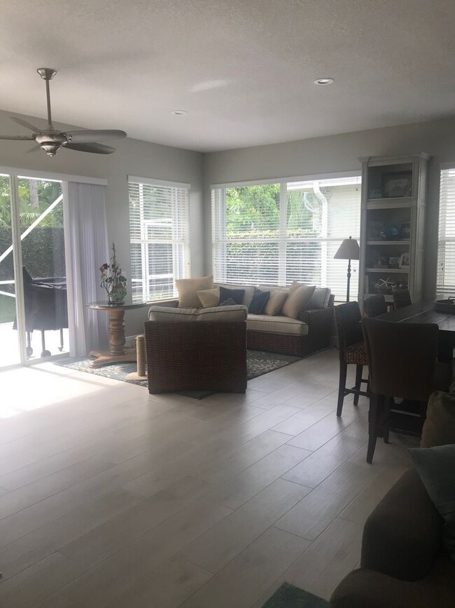 Building Photo - COMING SOON! Fully renovated 3/2/2 House i...