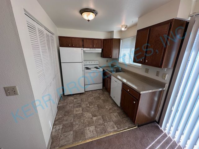 Building Photo - FREE RENT! Charming 2-Bedroom Multiplex in...