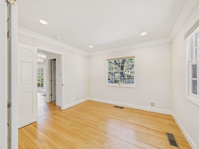 Building Photo - Beautiful serene and private Belmont home