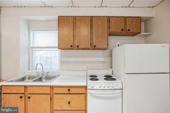 Building Photo - 808 Monroe Ave