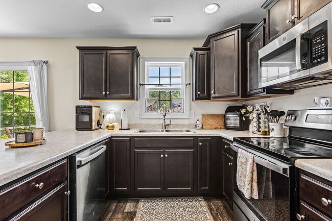 Building Photo - 520 Black Pearl Cir