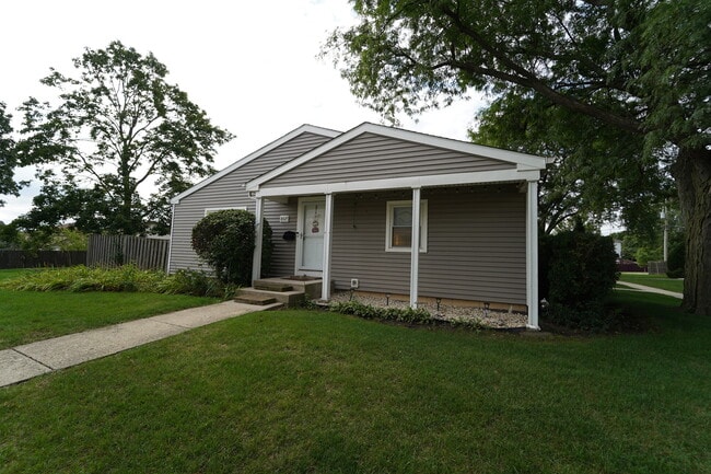 Building Photo - 807 Mansfield Ct