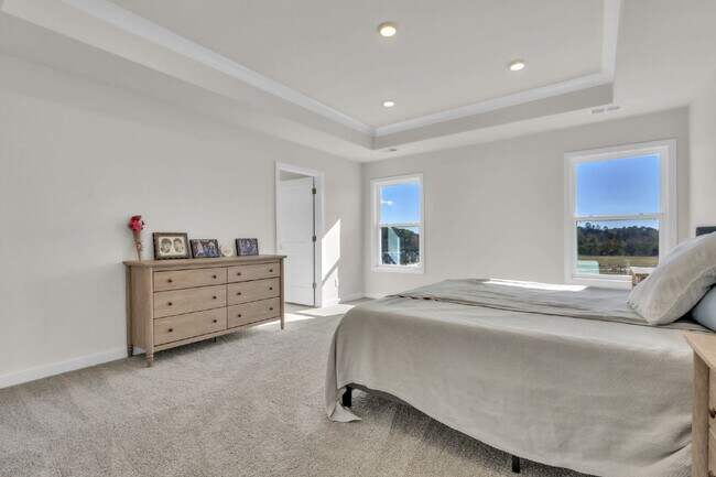 Building Photo - Elegant 5BR/4BA Home Minutes from the Swam...