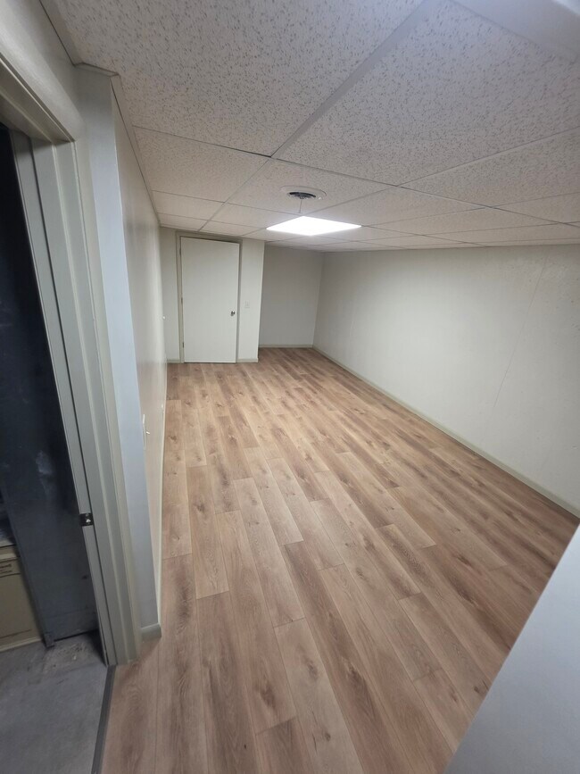 Building Photo - 199 Lakeview Dr