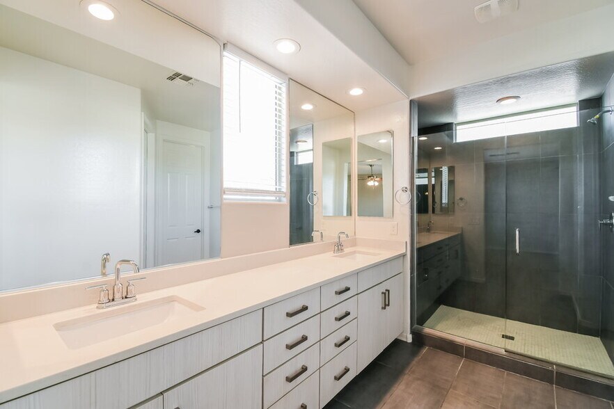 Building Photo - 9528 E Travertine Ave