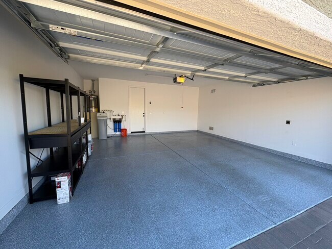 Building Photo - 1928 W Chisum Trl