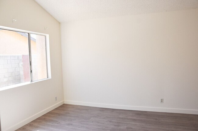 Building Photo - Cypress (125-127) South