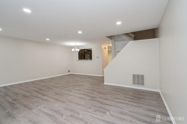 Building Photo - 57 Woodmere Dr