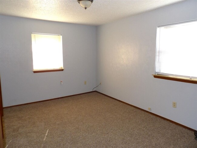 Building Photo - 407 SW Forest Pl