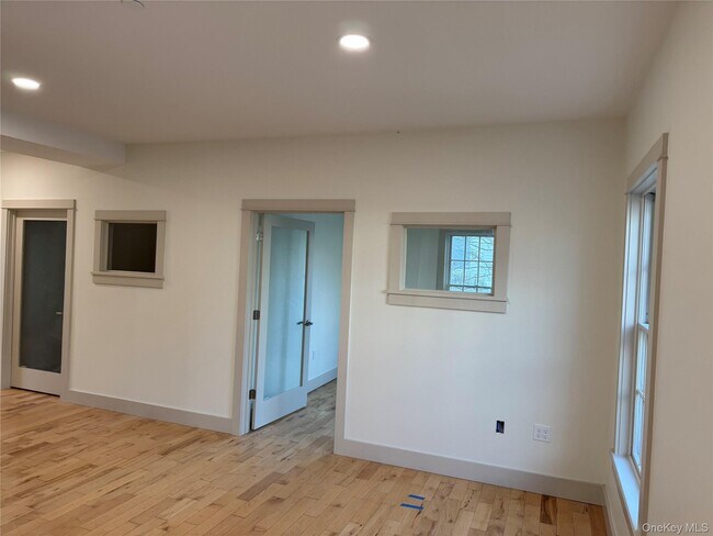 Building Photo - 140 Clinton St