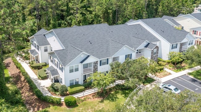 Building Photo - Adorable updated 1st floor condo