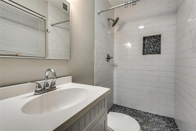 Building Photo - 1600 West Shore Dr