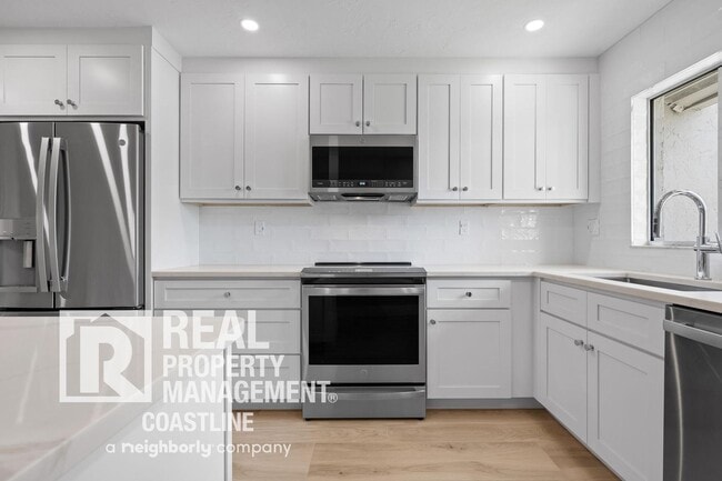 Building Photo - Luxurious Fully Renovated 2 Bed/2Bath Condo