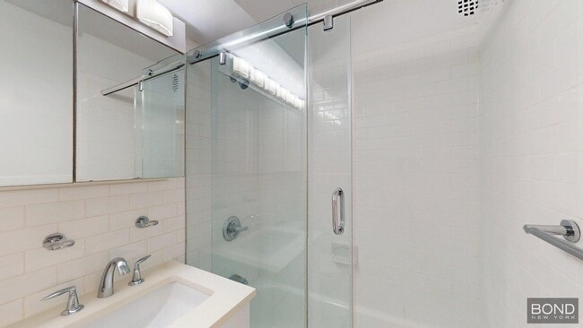 Building Photo - 405 E 56th St