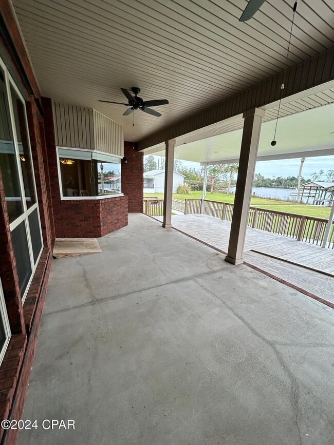 Building Photo - 7134 Bay Crest Rd