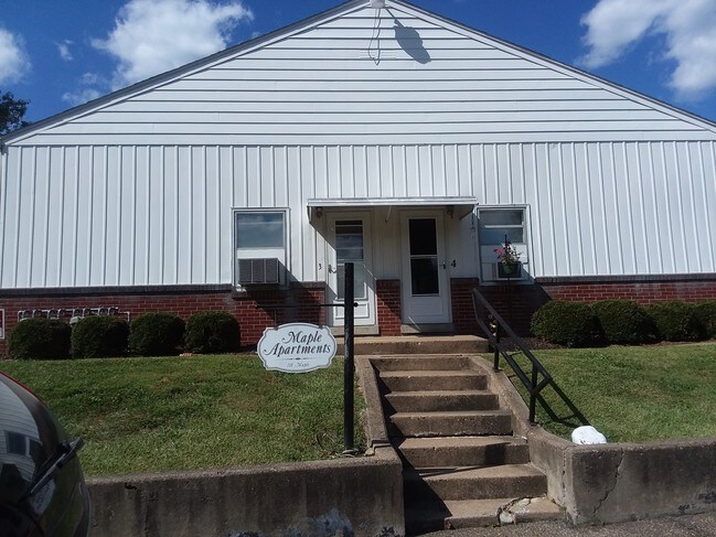 Primary Photo - 118 E Maple Ave