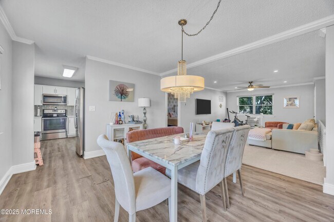 Building Photo - 93 White St