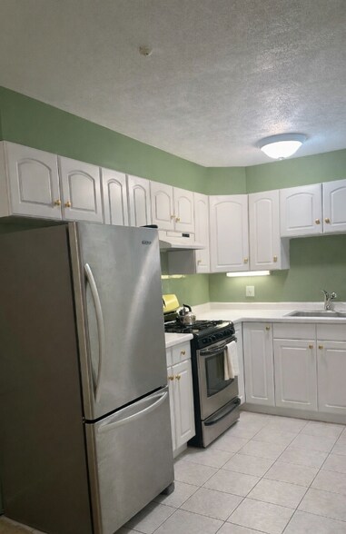 Building Photo - 20 Colonial Dr