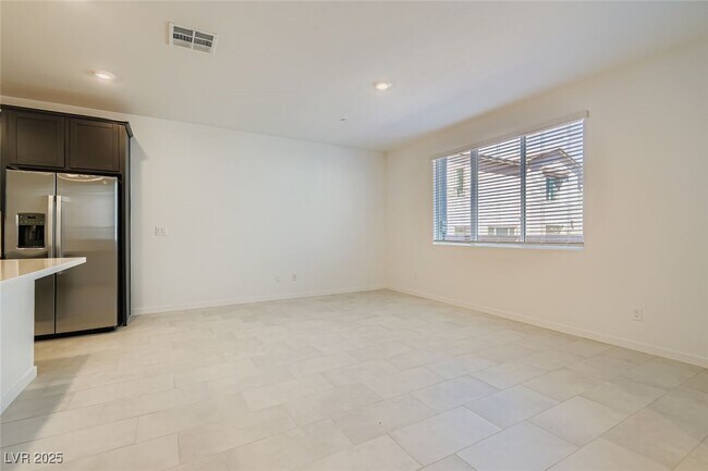 Building Photo - 1554 Maria Xing Ave