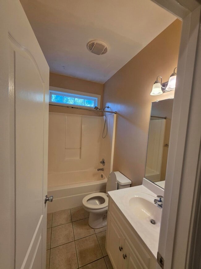 Building Photo - 306 Lochleven Ct