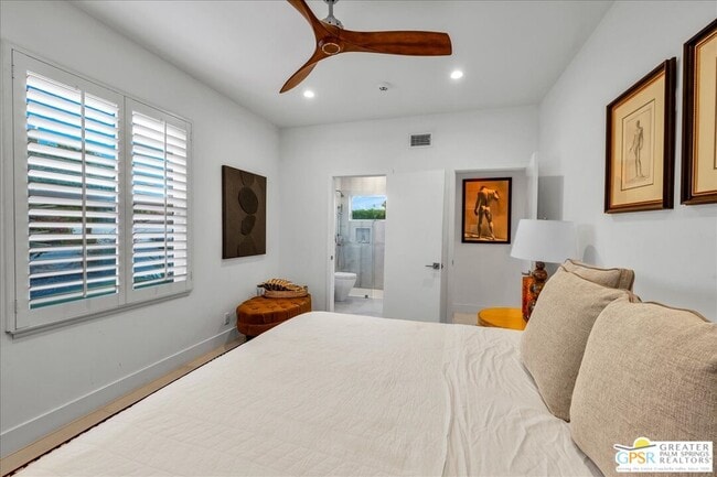 Building Photo - 605 E Sierra Way