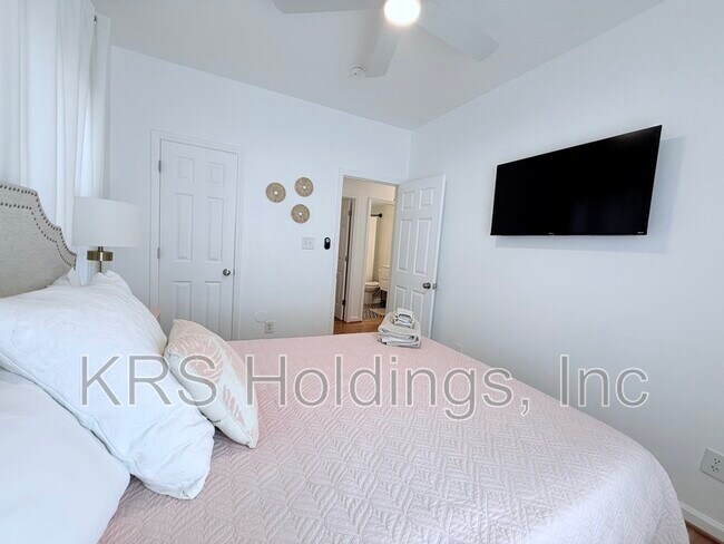 Building Photo - 617 E Cabarrus St