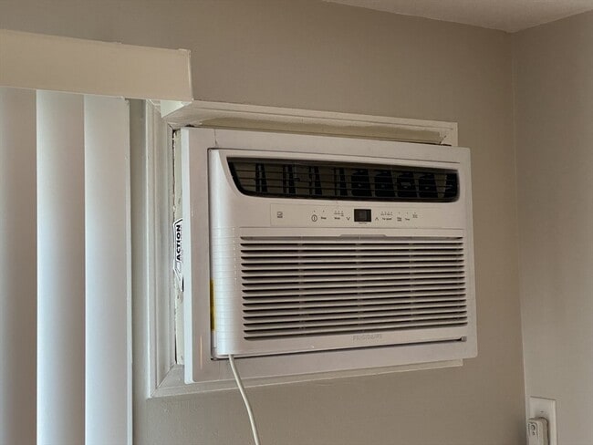 Building Photo - 16 Kenmar Dr