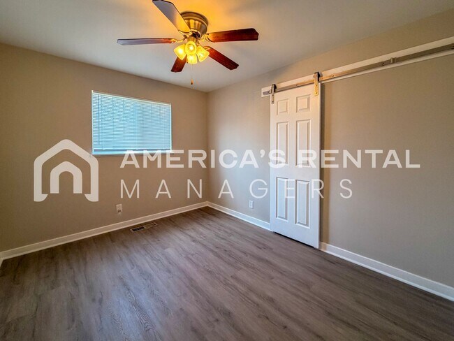 Building Photo - Updated Home for Rent in Birmingham, AL - Just minutes from Oxmoor Road!