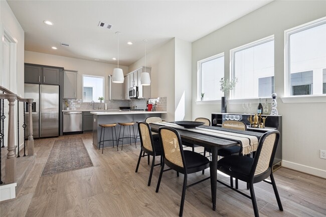 Building Photo - 137 Eastwood St