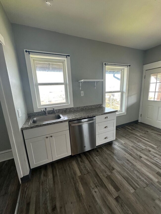 Building Photo - 640-644 8th Street