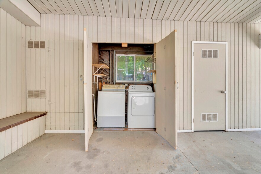 Building Photo - 5102 Medina Rd
