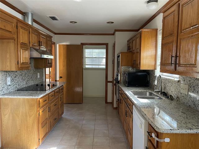 Building Photo - 6705 Sweetwater Dr