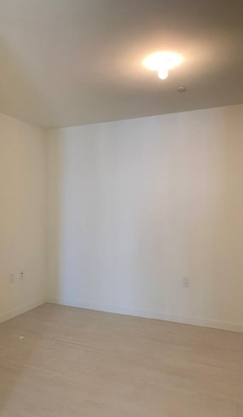 Building Photo - 1000 Brickell Plz