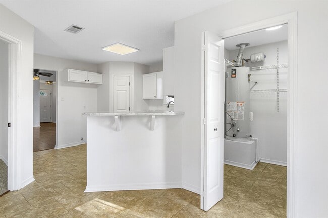 Building Photo - 618 Westchase Ct S