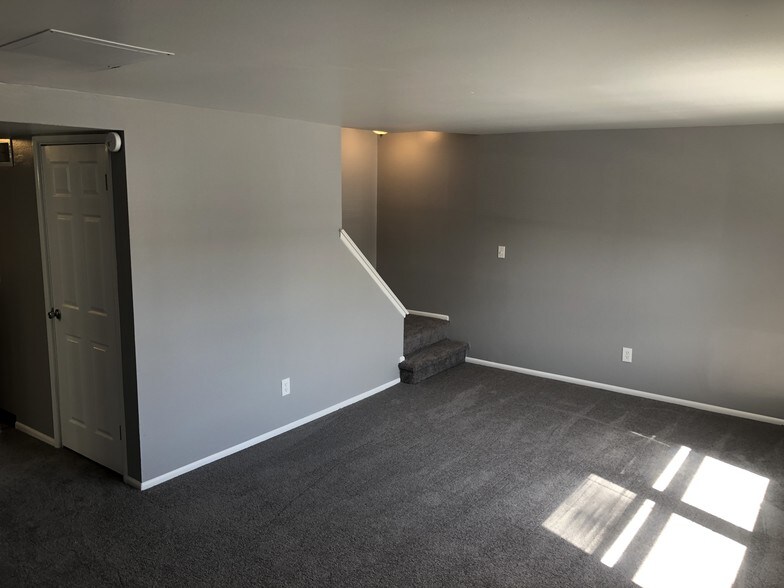 living room - 2915 Columbus St
