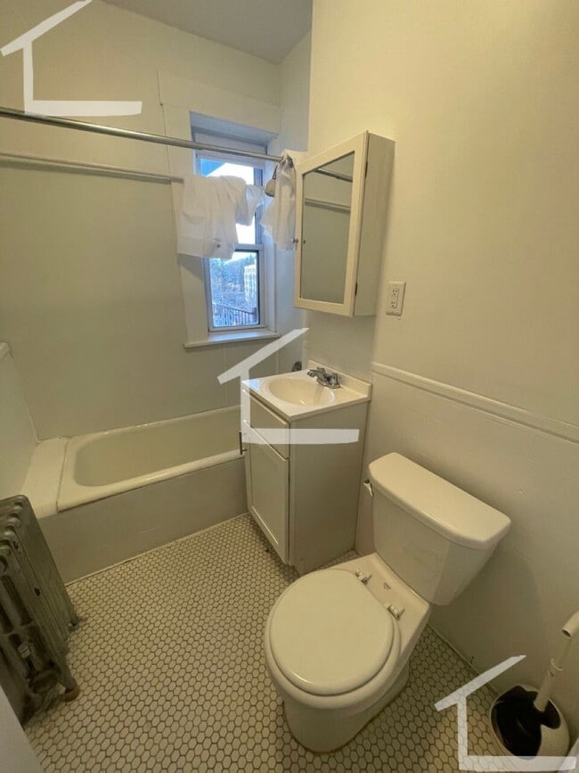 Building Photo - 9/1- No Fee! Large studio/small 1BR on Green Line in Brighton
