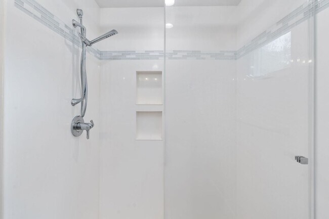 Building Photo - Modern Farmhouse w/ Pool and Paid Utilities