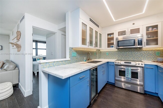 Building Photo - 4301 Collins Ave