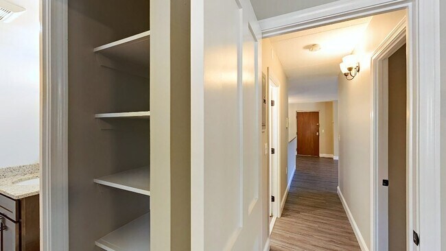 Building Photo - 43 Burnham St