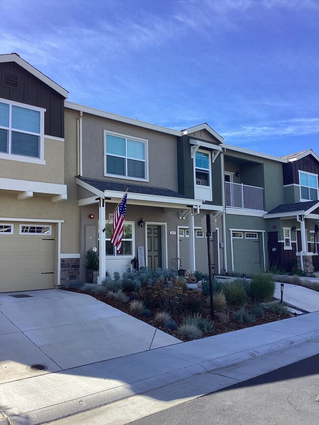 Primary Photo - 3/2.5 Move in ready in Rocklin