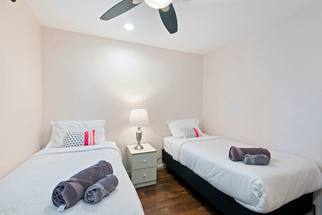 Building Photo - 17055 Rock Rd